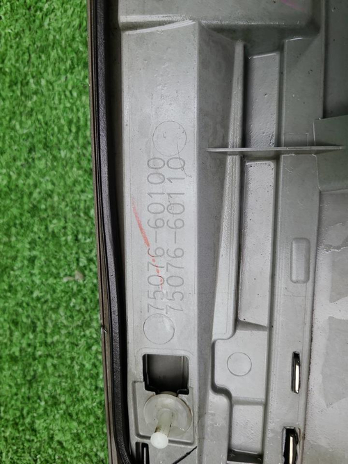 Накладка двери задняя левая Lexus LX 3 (2012-2015)