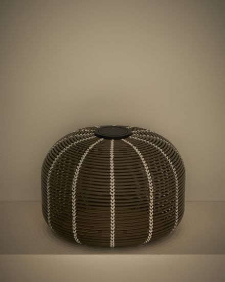 Уличный светильник Garoina солнечных батареях из искусственного ротанга цвета таупе 50 см