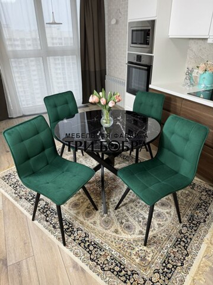 Круглый стеклянный раздвижной стол "Черный оникс" и стулья "ГУЧИ" изумруд
