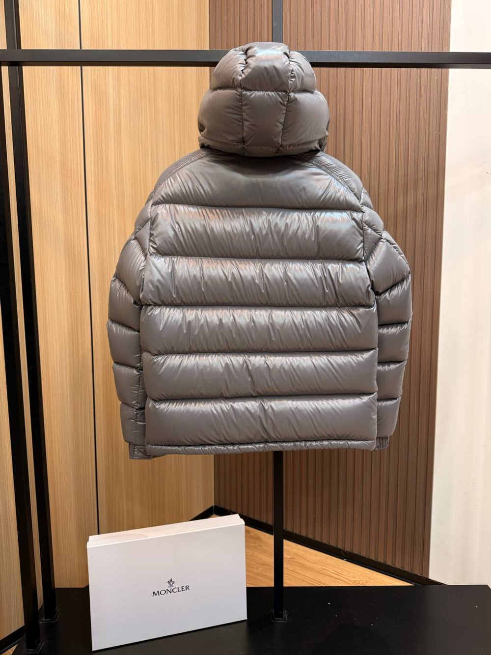 Пуховик Moncler