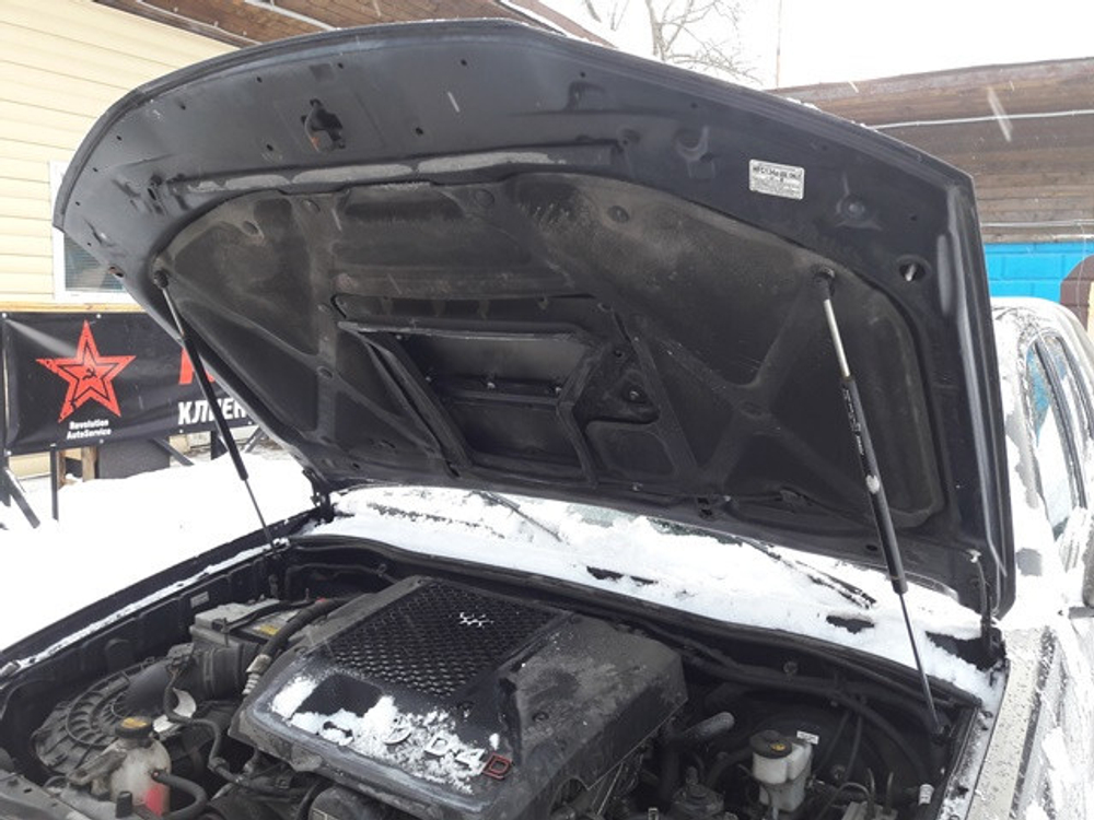 Амортизатор (упор) капота на Toyota Hilux 15-02(с 2004 по 2015 г.в.)Autoinnovation