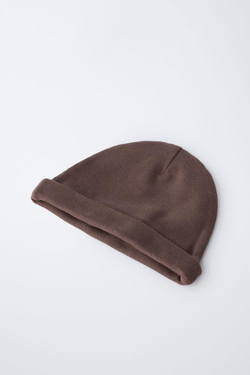 ZARA НАБОР ИЗ ДВУХ ШАПОК И ДВУХ НАГРУДНИКОВ, КОРИЧНЕВЫЙ