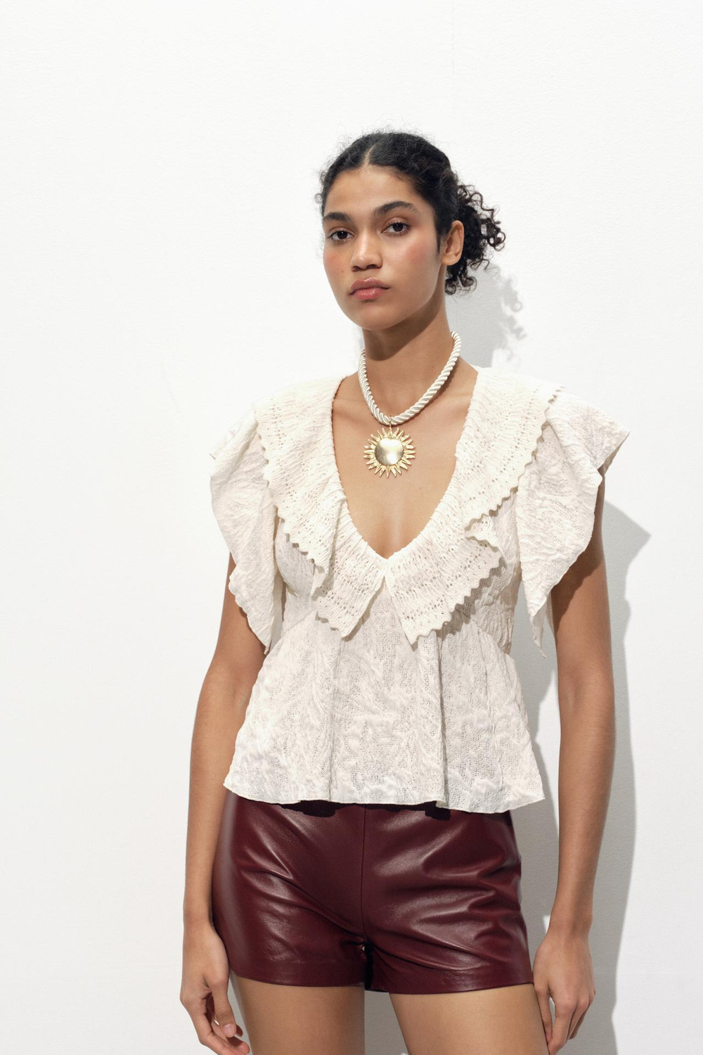 ZARA ЖАККАРДОВЫЙ ТОП С ОБОРКАМИ, ЭКРЮ