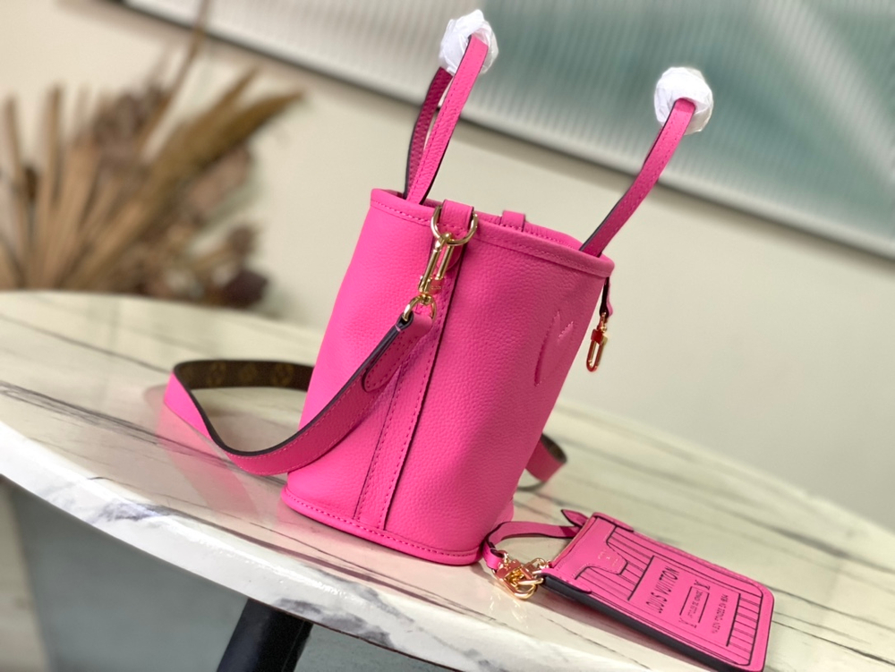 Louis Vuitton Neverfull Bandouliere Inside Out BB