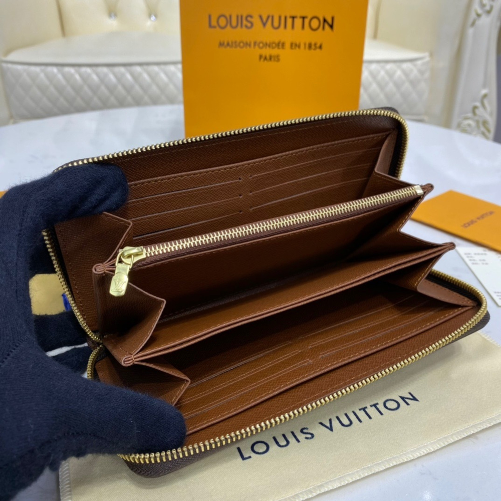 Louis Vuitton Zippy Wallet