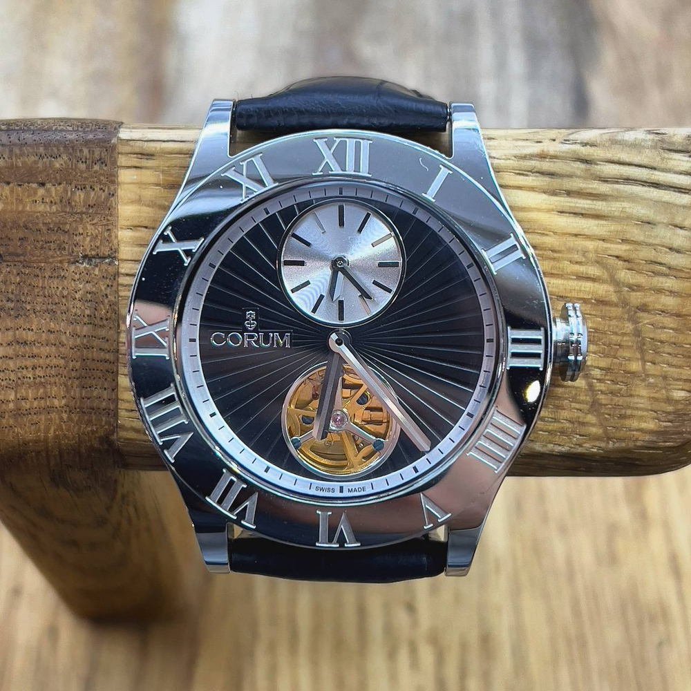 Часы Corum