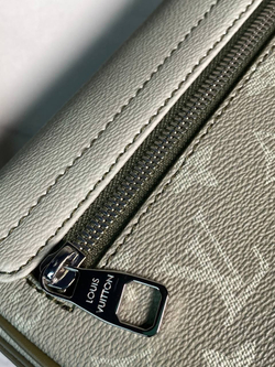 Сумка-мессенджер Louis Vuitton