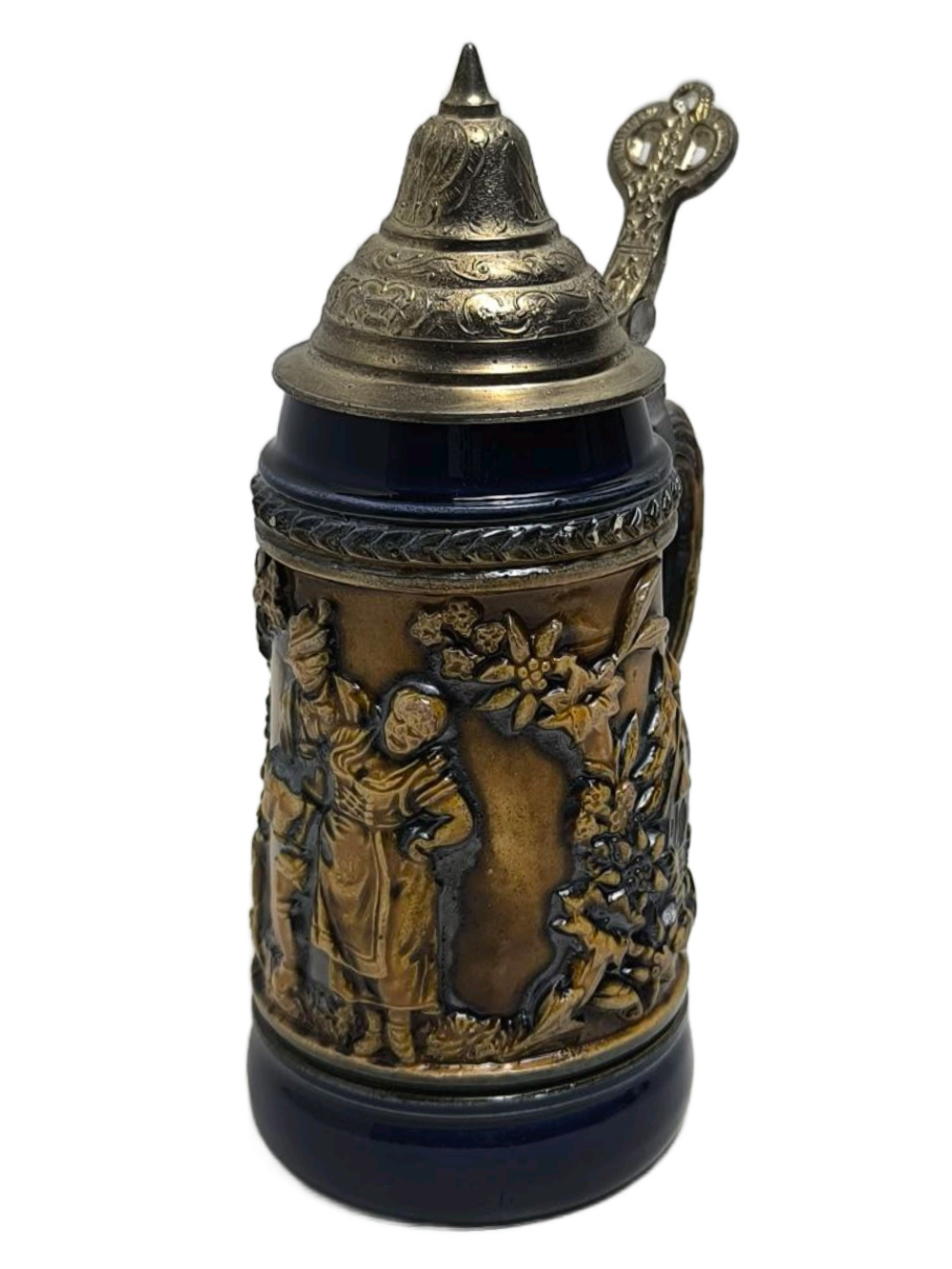 Кружка пивная миниатюрная, украшенная сценой флирта