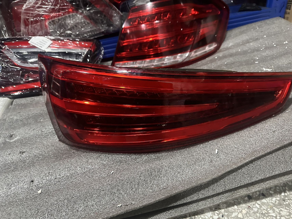 Задние фонари (левый и правый) Audi Q3 2013-2015