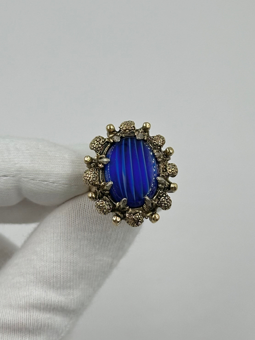 Кольцо с синей вставкой