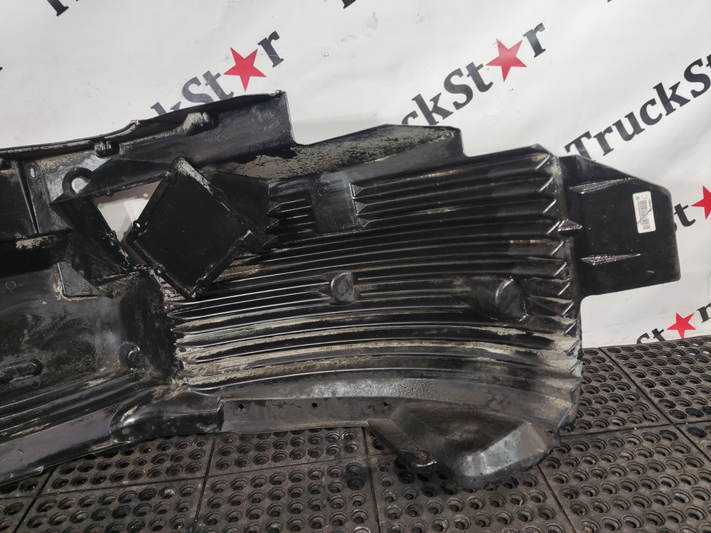 Крыло переднее правое передняя часть