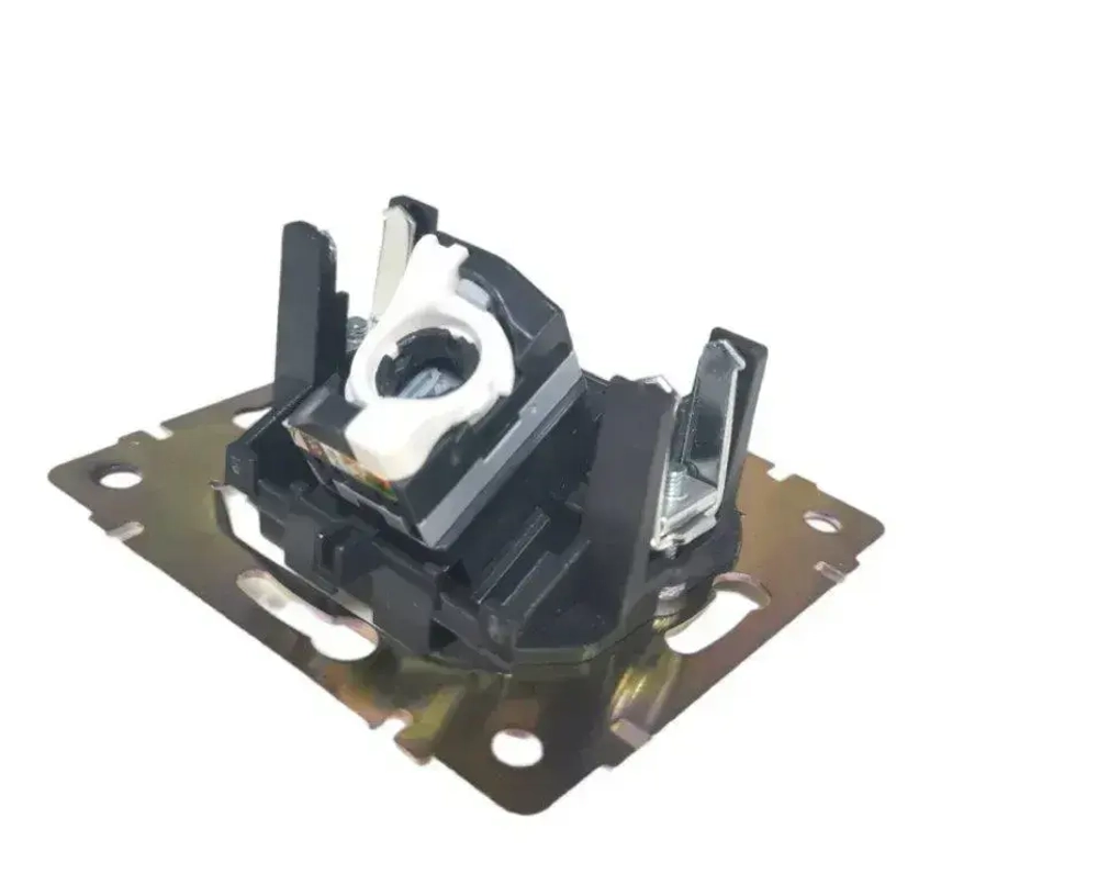 Розетка RG45 интернет Слоновая Кость Legrand Valena (774138) 1шт