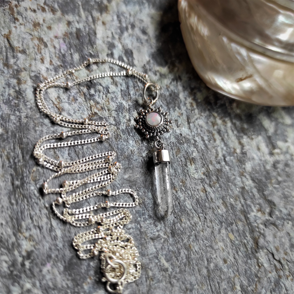 Подвеска ПРАНА  с цепочкой, серебро/молочный опал/горный хрусталь