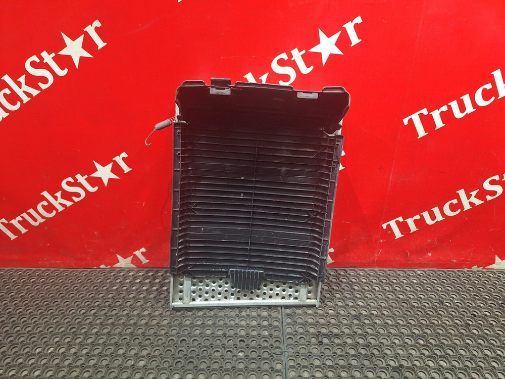 Крышка ящика АКБ