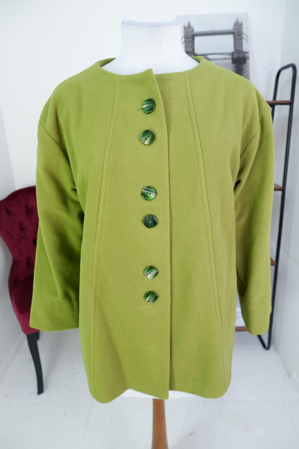 Пальто короткое в красивом оттенке 48 размер