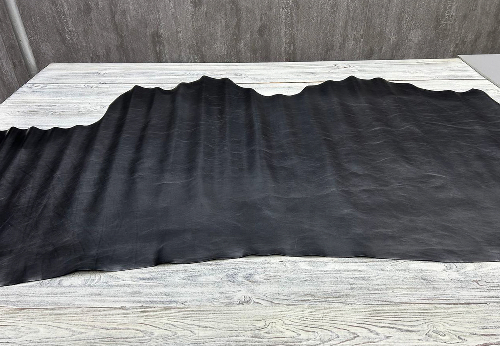 Целая шкура натуральной кожи Жаброн цв. Черный / Jabron Light Nero, толщ. 1,3-1,5 мм