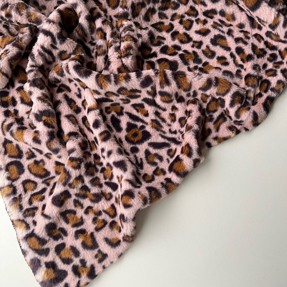 Искусственный мех розовый леопард
