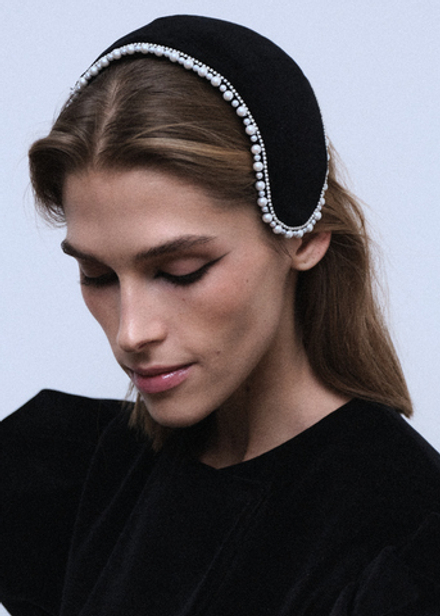 Полушляпка с жемчугом