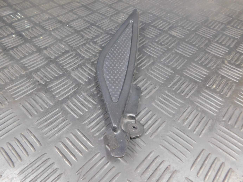 Пластик боковой левый Yamaha TDM850 RN03J 2001