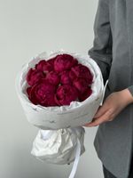 Букет 9шт бордовых пионов