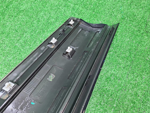 Накладка двери правая VW Touareg 2 NF (2010-2018)