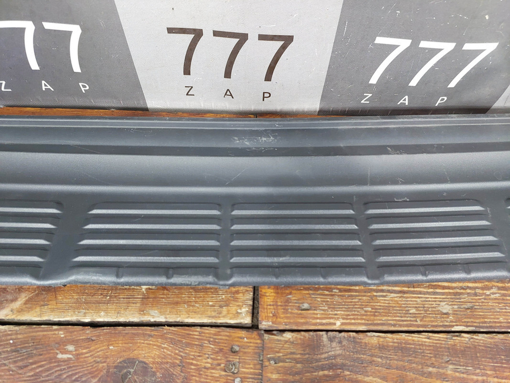 Накладка заднего бампера Toyota Land Cruiser 200 07-21 Б/У Оригинал 5216260040