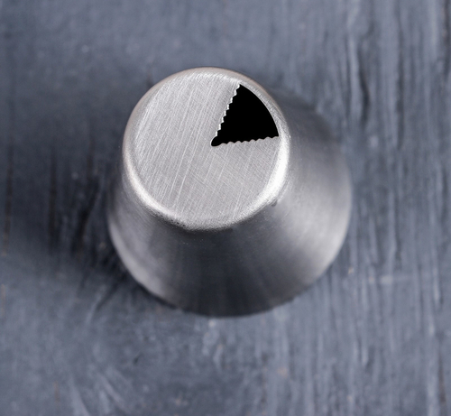 Насадка кондитерская «Треугольник зубчики», d=3,7 см, выход 0,9×1 см, нержавеющая сталь