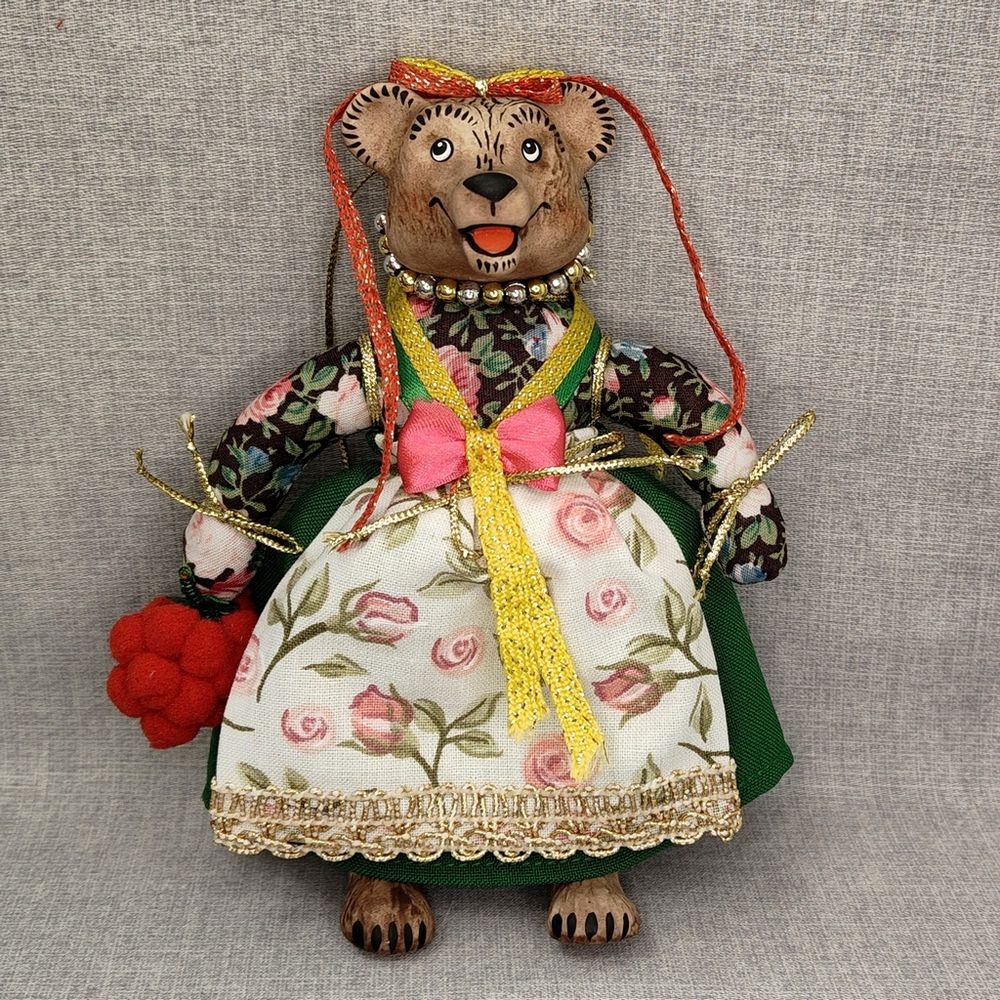 Ёлочная игрушка Медведица "Маша" с малиной