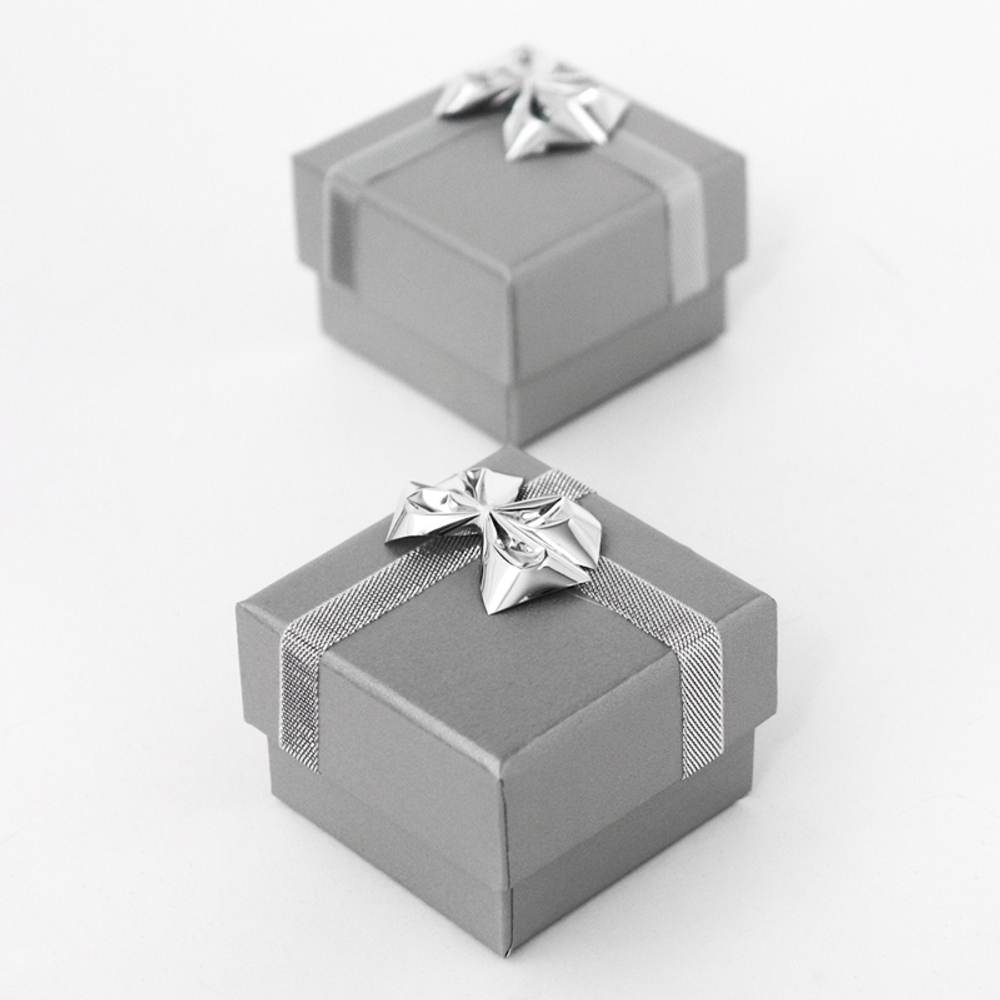 Подарочная коробочка с бантиком для миниатюрных украшений