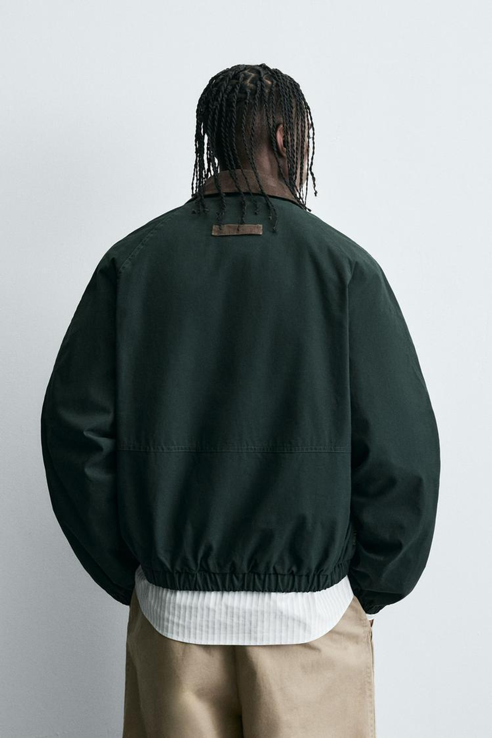 ZARA КУРТКА С КОНТРАСТНЫМ ВОРОТНИКОМ И ВЫШИВКОЙ, ЗЕЛЕНЫЙ