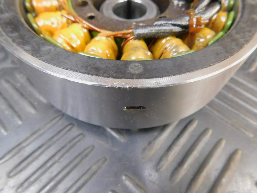 Генератор Kawasaki ZZR 400 98 053025