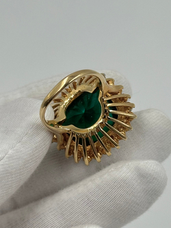 Кольцо с зелёным кристаллом