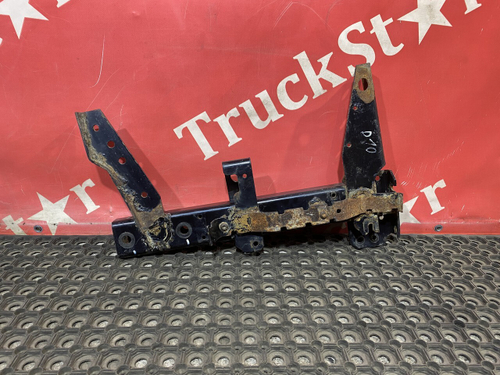 Кронштейн крыла переднего правый