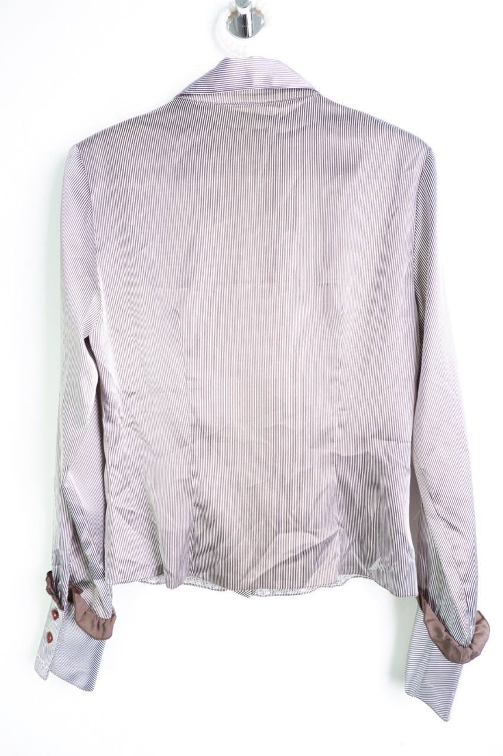 Блузка в тонкую полоску стильная, визуально на 44 размер