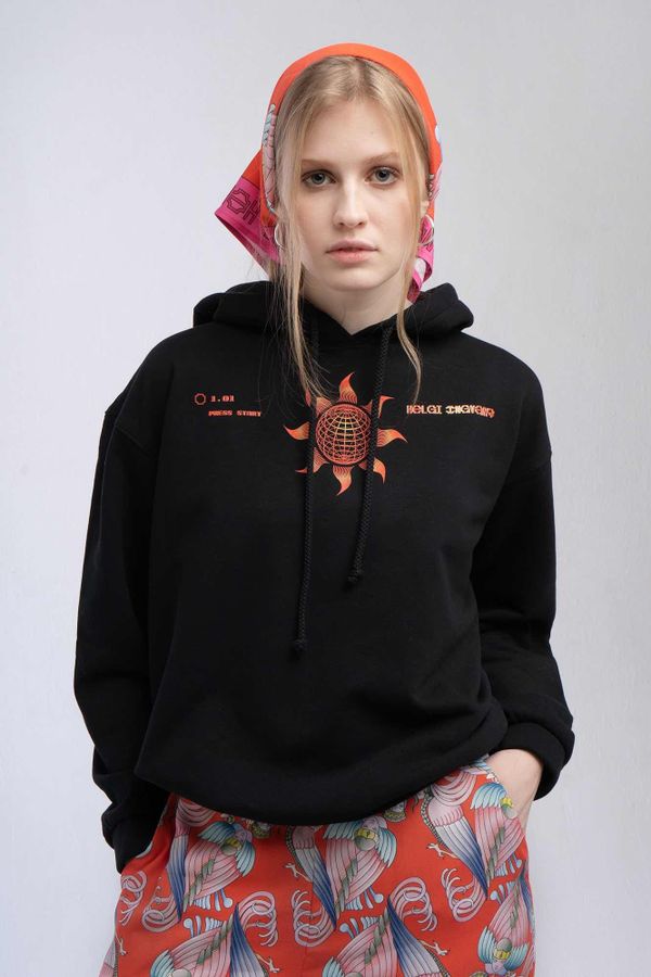 Худи HELGI INGVARR Солнце Женский Черный - фото 3