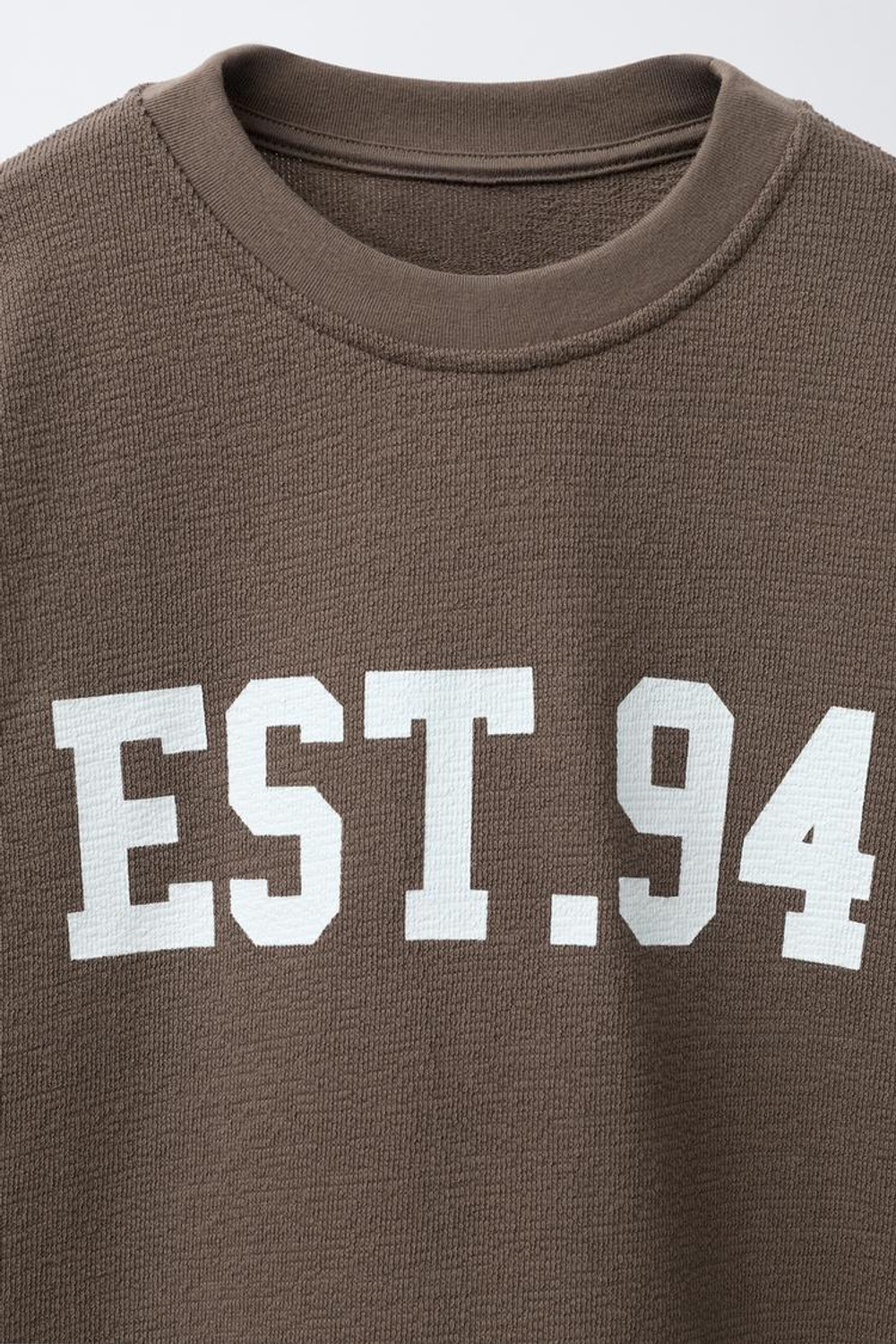 ZARA ЛОНГСЛИВ С ПРИНТОМ «ЦИФРЫ», СЕРОВАТО-КОРИЧНЕВЫЙ