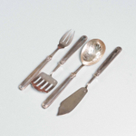 Сервировочный набор из четырех предметов в оригинальном футляре