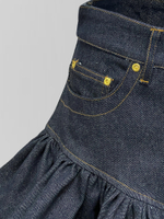 Костюм из джинсовой куртки на молнии и мини-юбки с воланами снизу