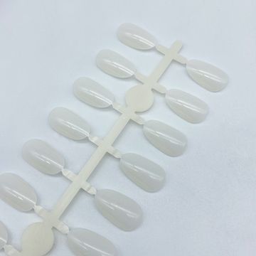 Типсы для демонстрации отрывные "Овал" 19 мм молочные