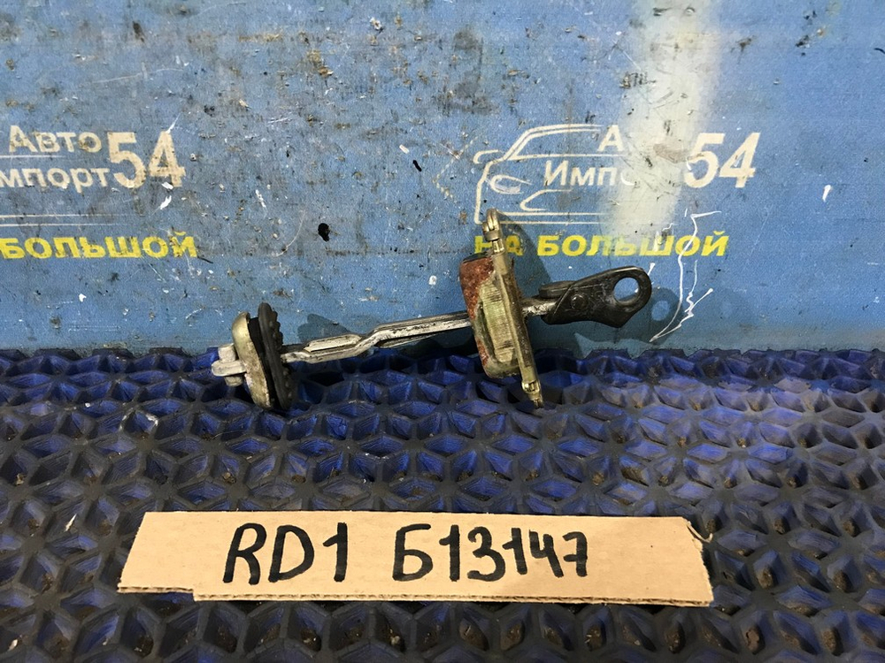 Ограничитель двери передней правой Honda CR-V 1995-2001