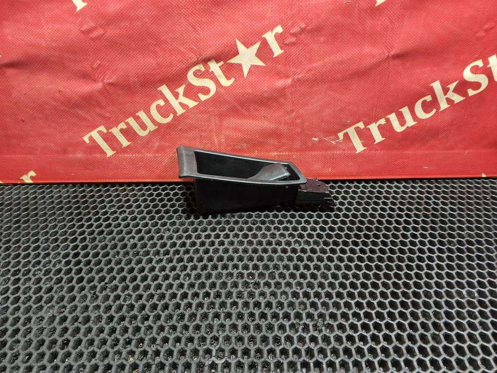 Ручка двери внутренняя правая 2022г.