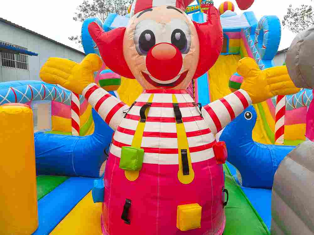 Коммерческий надувной батут «Парк развлечений 5» 12*6*7 м