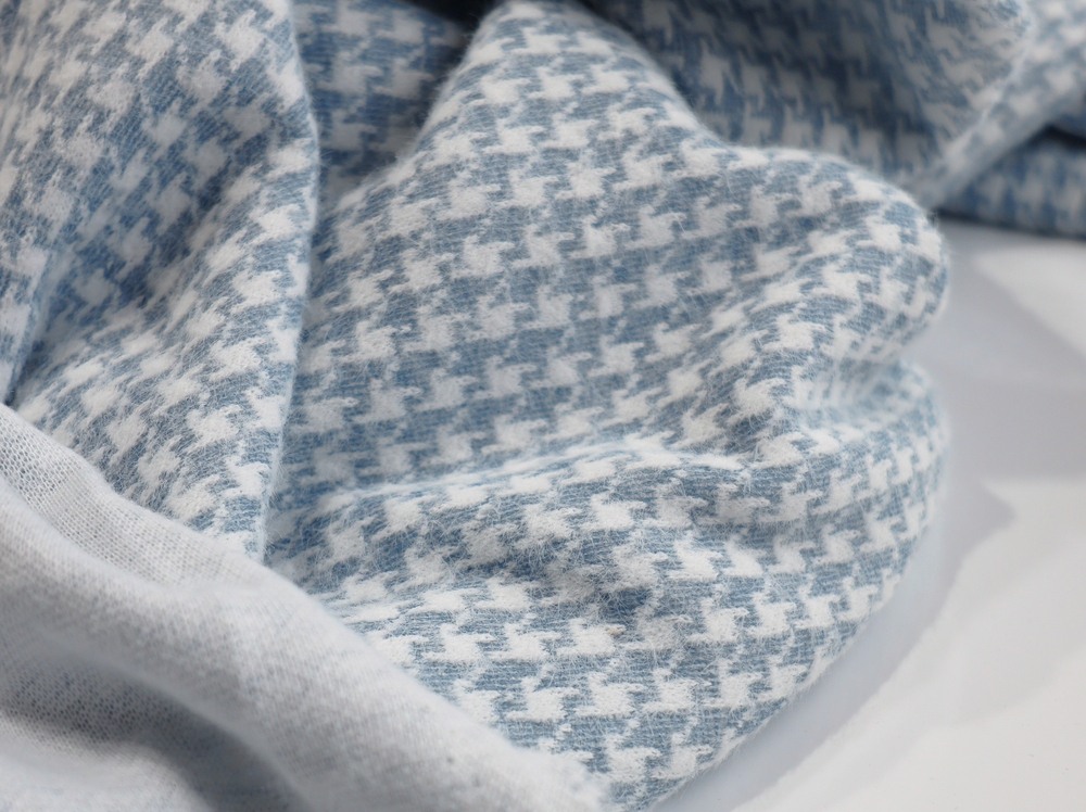 ГОЛУБОЙ - Альпака жаккард ГУСИНАЯ ЛАПКА (КРВ610 Елена) (к1 еле заметные разводы от влаги с изнанки, с лица не видно + испачкан от кромки 0-5см)