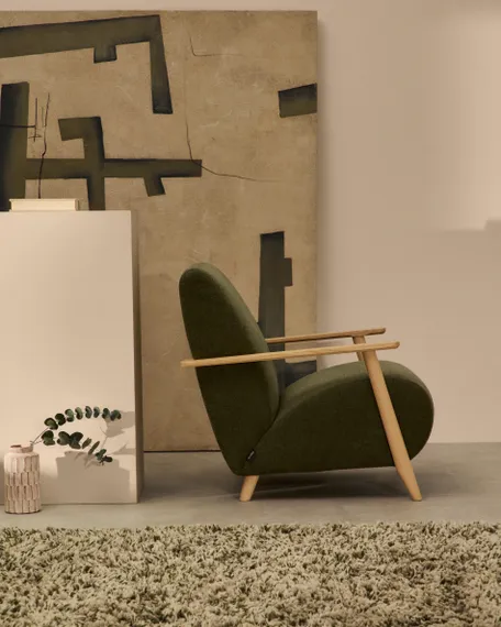 Кресло Meghan из зеленого шенилла с массивом бука в натуральной отделке