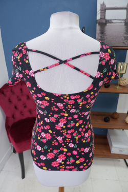 Футболка с цветочным принтом 44 размер