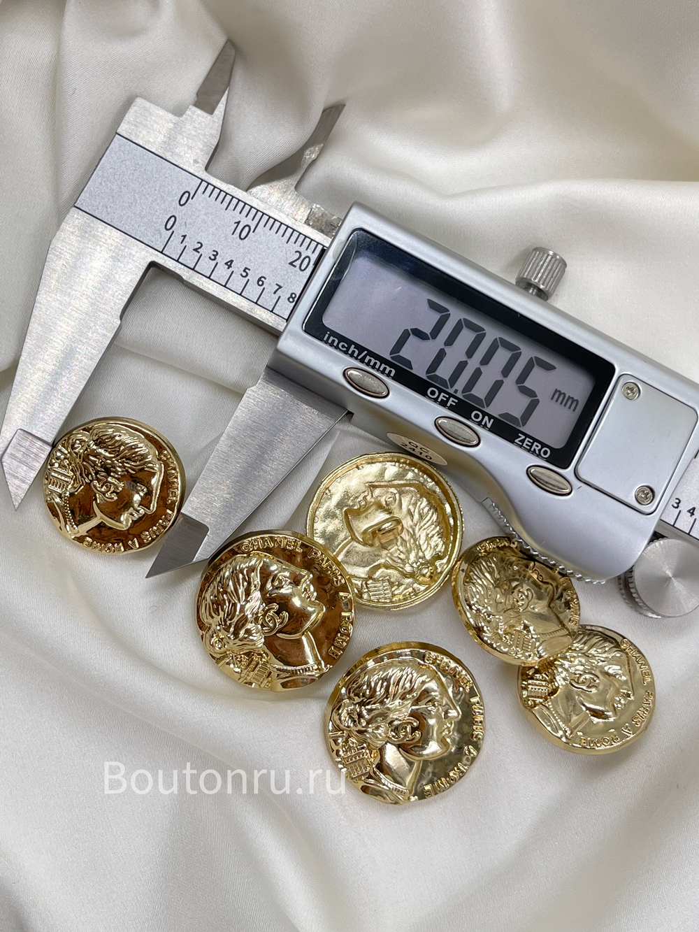 Пуговицы Шан. Золотистые с лицом