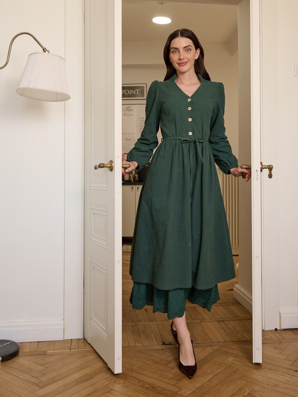 Платье с воротником стойкой