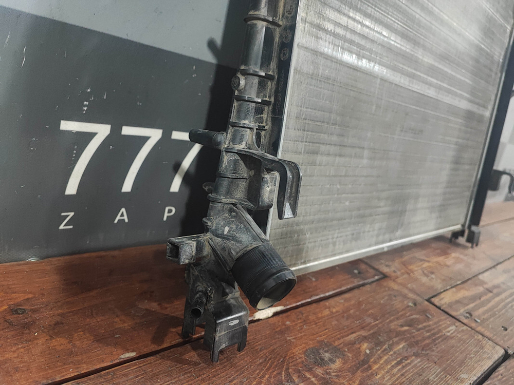 Радиатор Logan 2, Sandero 2, Duster, Vesta Б/У Оригинал 214105731R