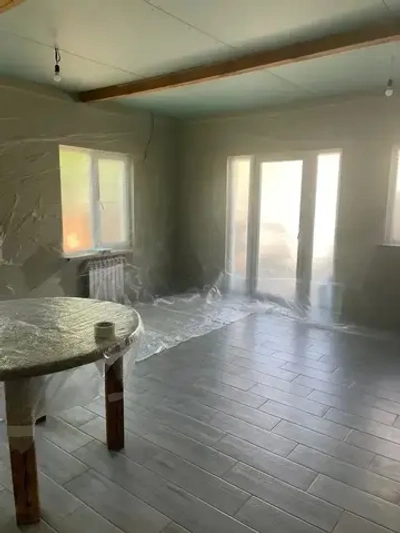 Плёнка укрывная защитная с малярной лентой UNIBOB 2,7 м X 20 м, 10 мкм Пленка укрывная для ремонта и мебели, защитная пленка, полиэтиленовая