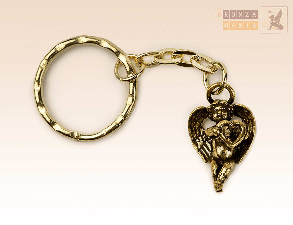 брелок Купидон с сердцем в руках